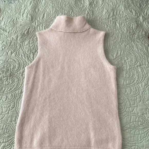 In excellent condition Theory size S/P Angora wool blend top, very soft - Picture 4 of 11